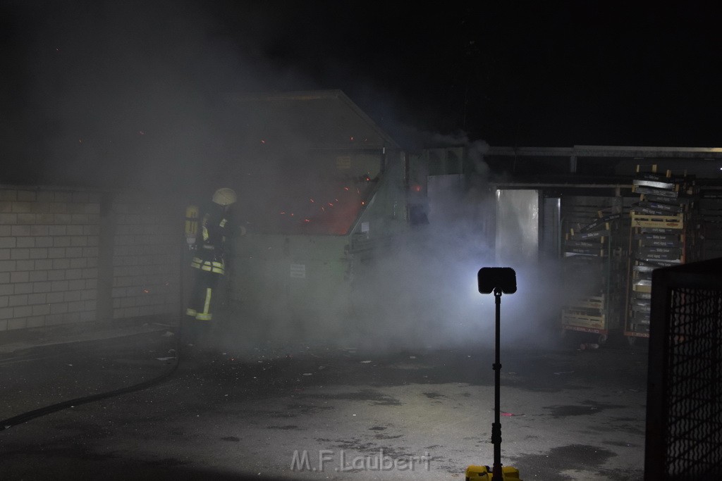 Feuer Papp Presscontainer Koeln Hoehenberg Bochumerstr P076.JPG - Miklos Laubert